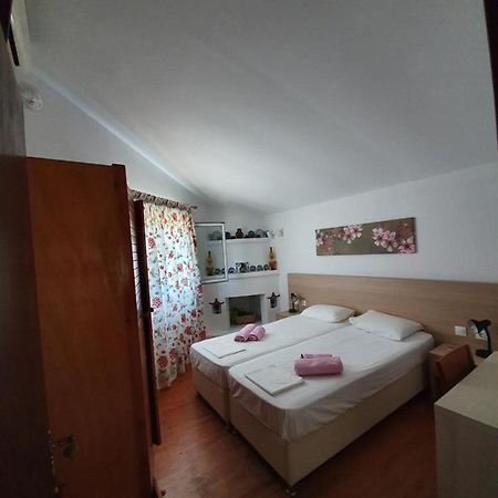 Dionisos Studios And Apts Skiathos Koukounaries Ngoại thất bức ảnh