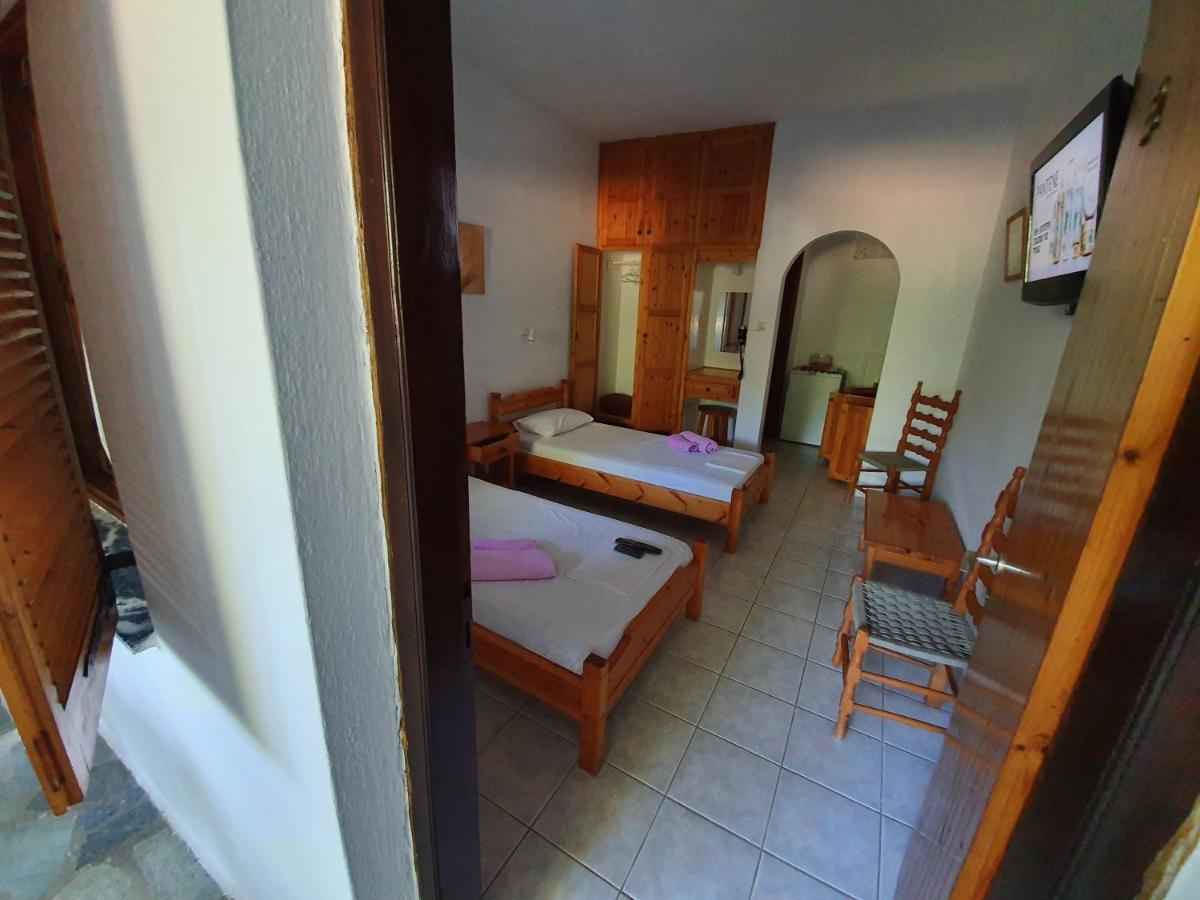 Dionisos Studios And Apts Skiathos Koukounaries Ngoại thất bức ảnh
