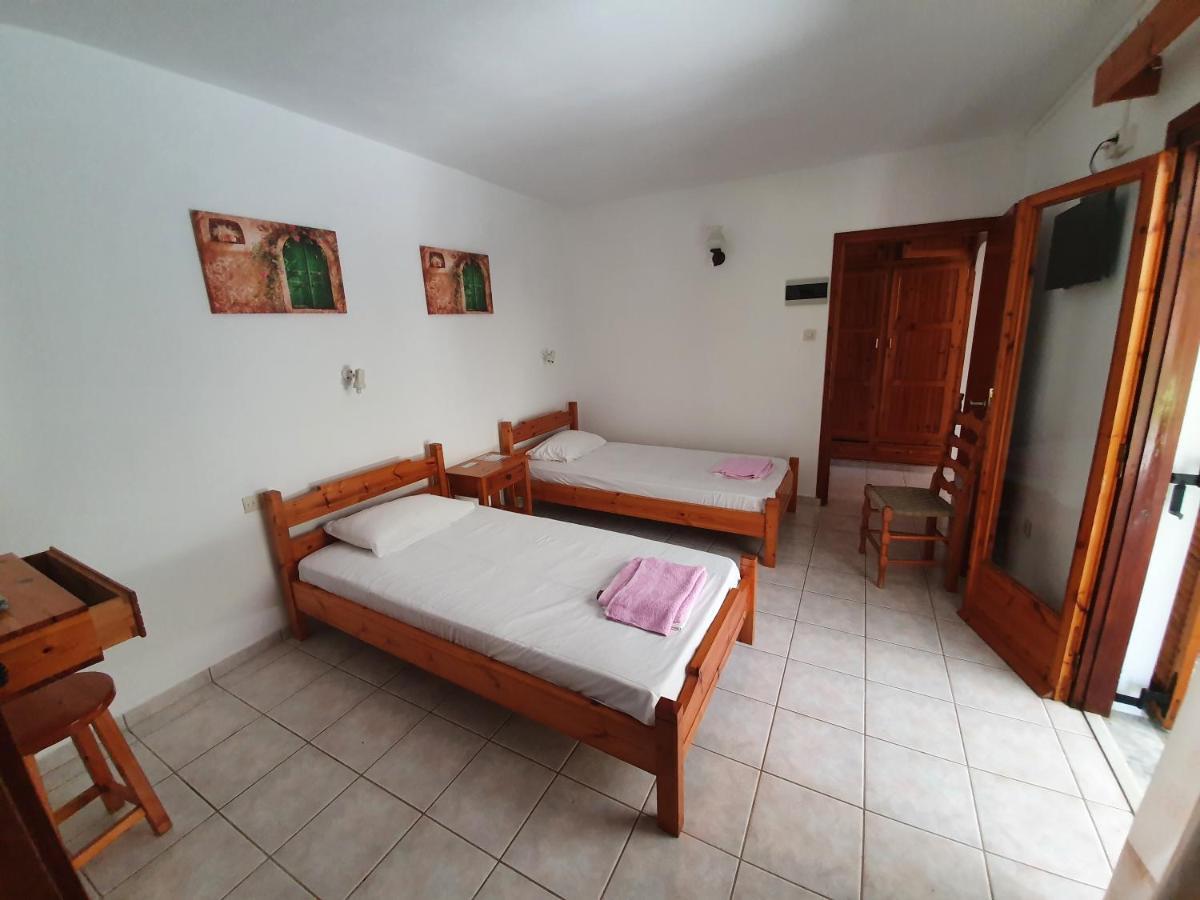 Dionisos Studios And Apts Skiathos Koukounaries Ngoại thất bức ảnh
