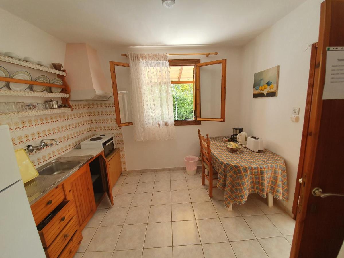 Dionisos Studios And Apts Skiathos Koukounaries Ngoại thất bức ảnh
