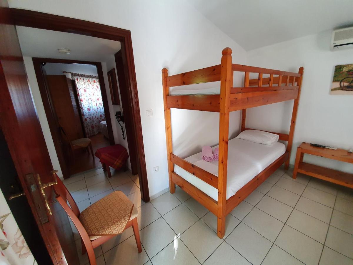 Dionisos Studios And Apts Skiathos Koukounaries Ngoại thất bức ảnh