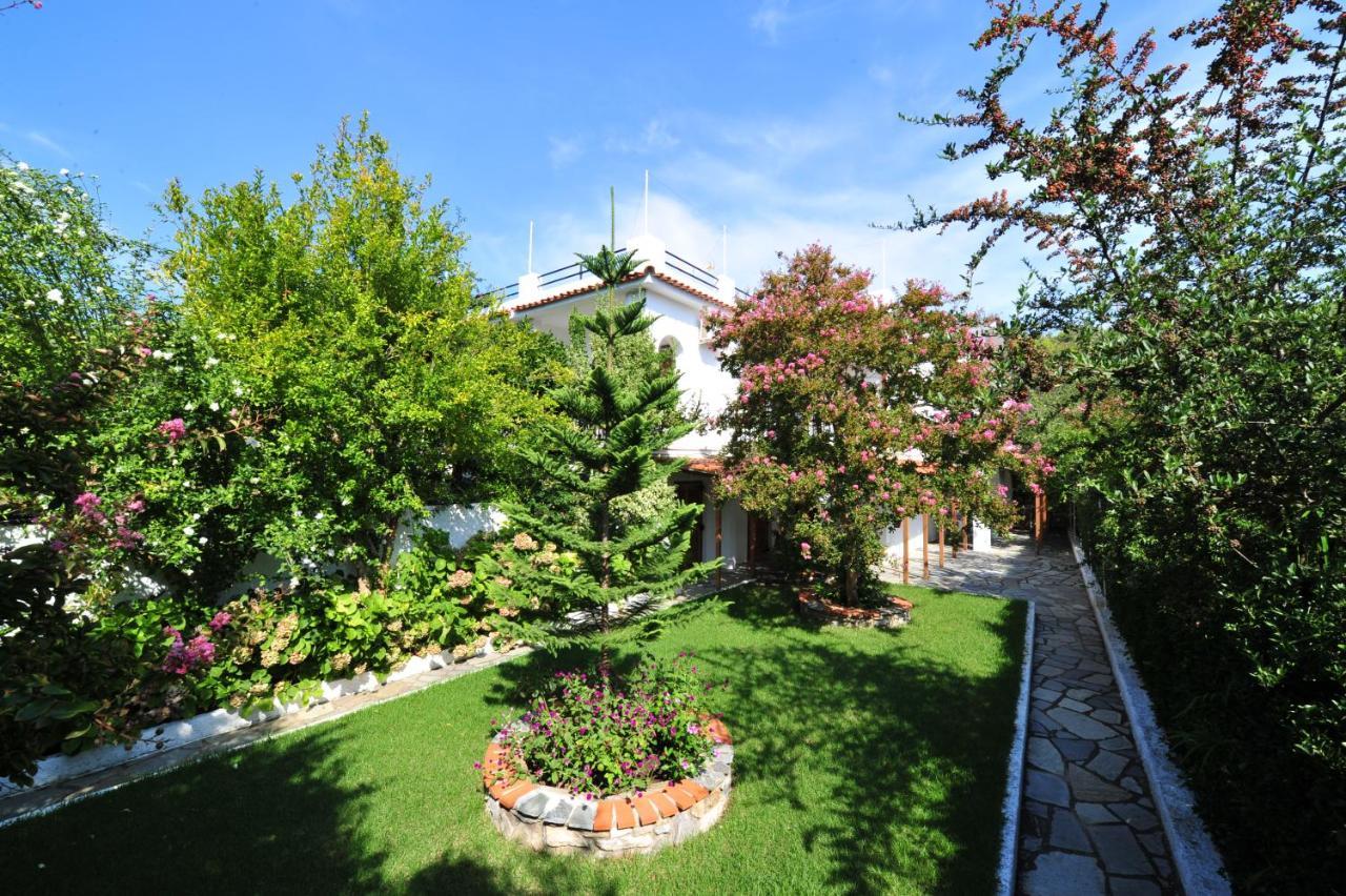 Dionisos Studios And Apts Skiathos Koukounaries Ngoại thất bức ảnh