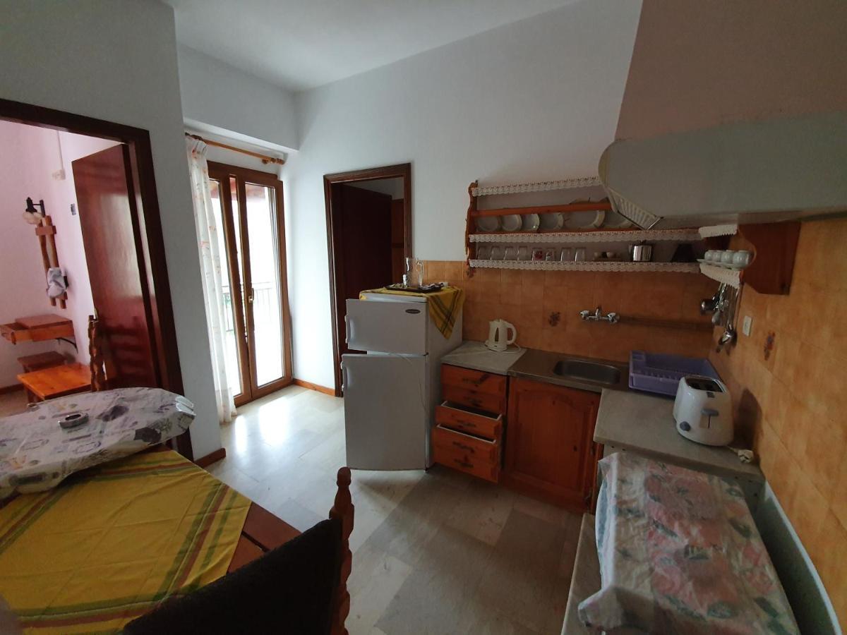 Dionisos Studios And Apts Skiathos Koukounaries Ngoại thất bức ảnh